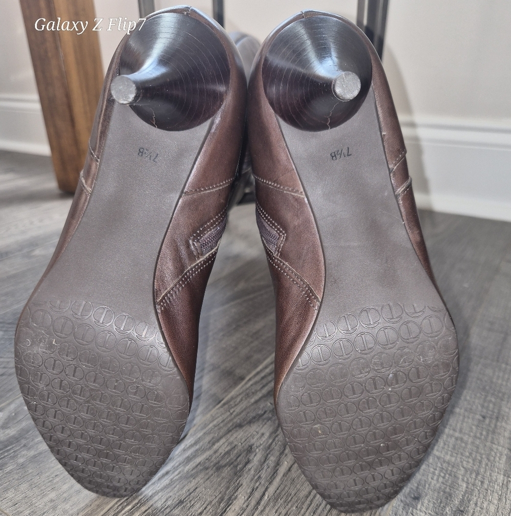 Talbots Classic Tall Brown Leather Boots Size 7.5B Excellent Condition - Picture 2 of 5